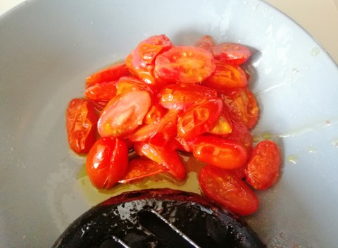 Fettuccine con pesto pesce spada datterini e crema di burrata