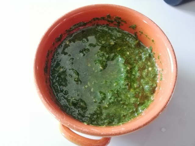 Fettuccine con pesto pesce spada datterini e crema di burrata