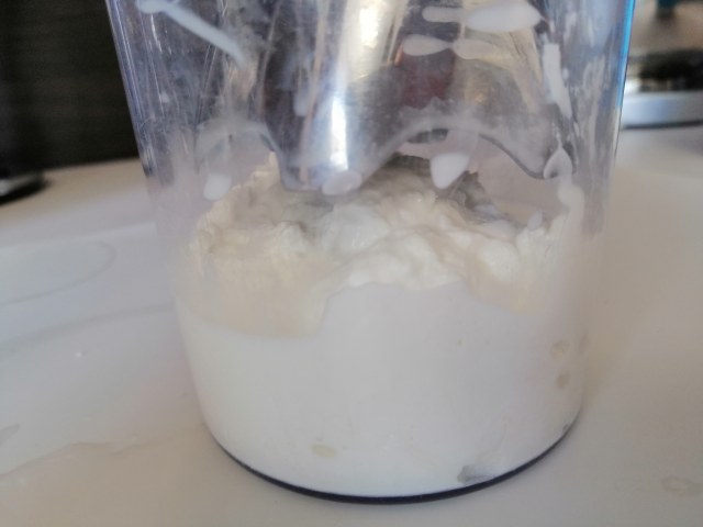 Fettuccine con pesto pesce spada datterini e crema di burrata