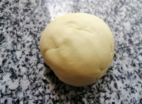 Fusilli al ferretto con acciughe pomodorini ricotta di cestino e bottarga di tonno