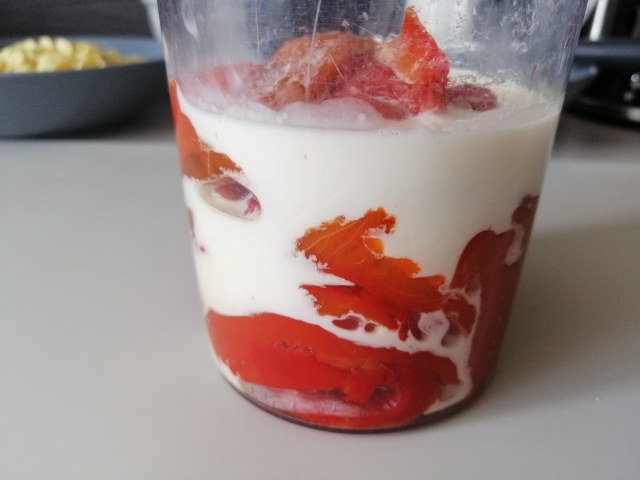 Orecchiette con crema di peperoni caciocavallo podolico del Gargano e crumble di tarallo pugliese