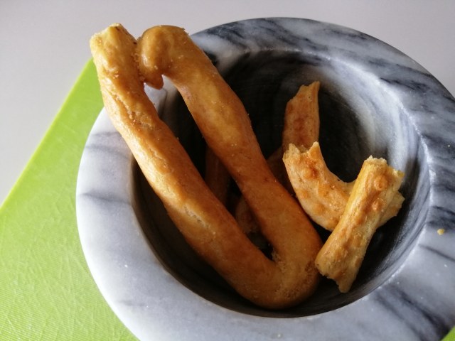Orecchiette con crema di peperoni caciocavallo podolico del Gargano e crumble di tarallo pugliese