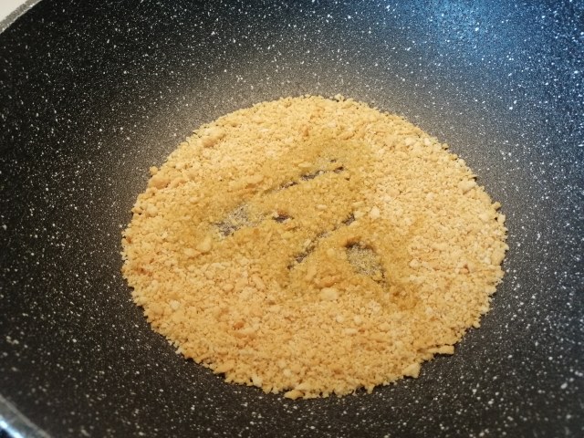 Orecchiette con crema di peperoni caciocavallo podolico del Gargano e crumble di tarallo pugliese