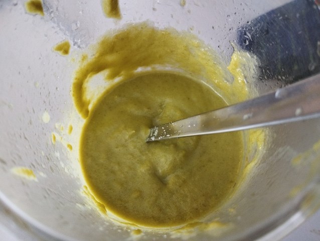 Casarecce con crema di peperoncini verdi alici e crostini di pane alle olive