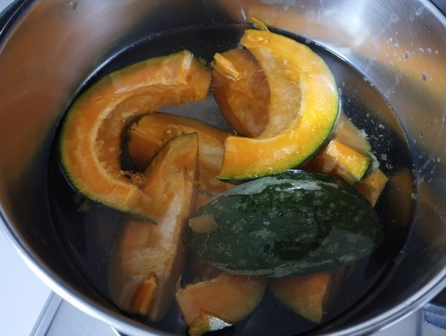 Polpo glassato al miele e profumato al timo con stracciatella pugliese su crema di zucca