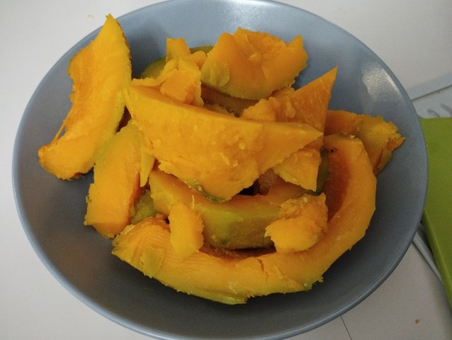 Polpo glassato al miele e profumato al timo con stracciatella pugliese su crema di zucca