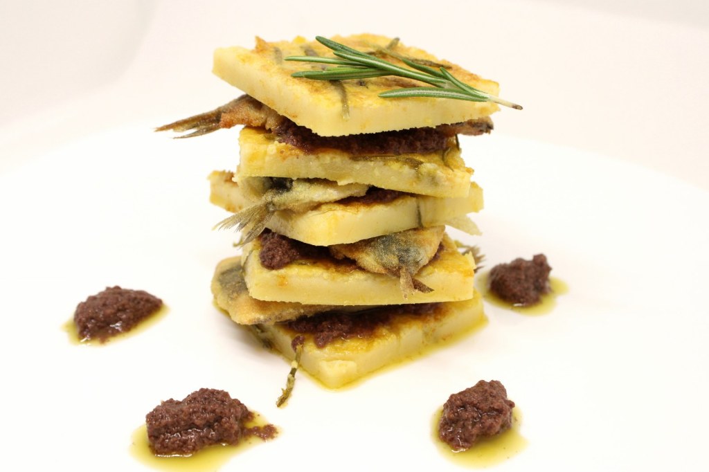 Torre di farinata di ceci con sardine e pate di olive taggiasche