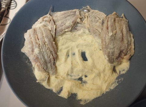 Torre di farinata di ceci con sardine e pate di olive taggiasche