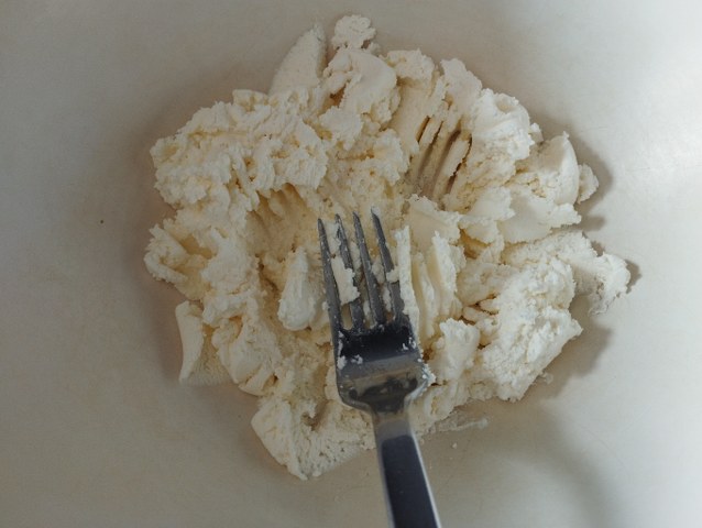 Casoncellli colorati allo zafferano ripieni di robiola nocciole e salvia con funghi misti