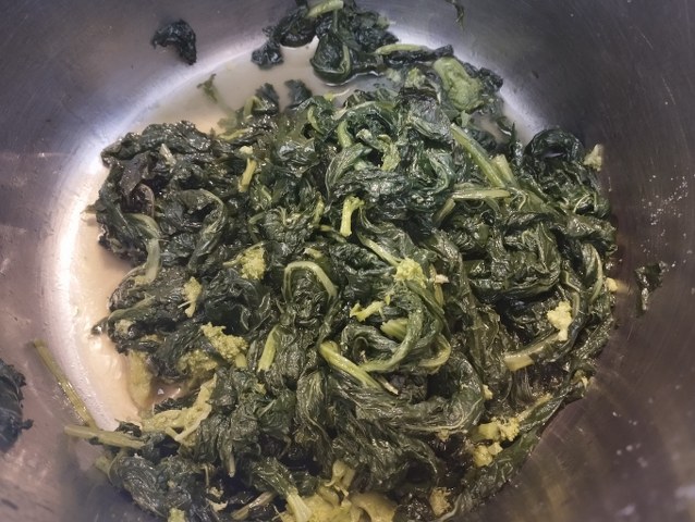 Fusilli con pesto di cime di rapa nocciole e provolone di bufala