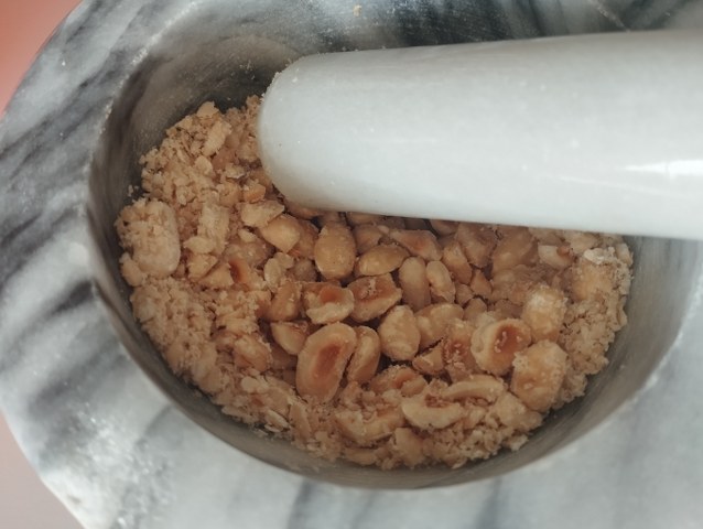 Fusilli con pesto di cime di rapa nocciole e provolone di bufala