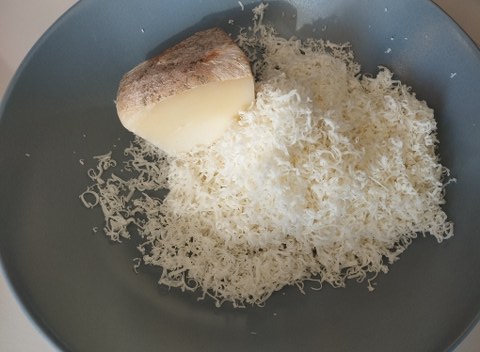 Fusilli con pesto di cime di rapa nocciole e provolone di bufala