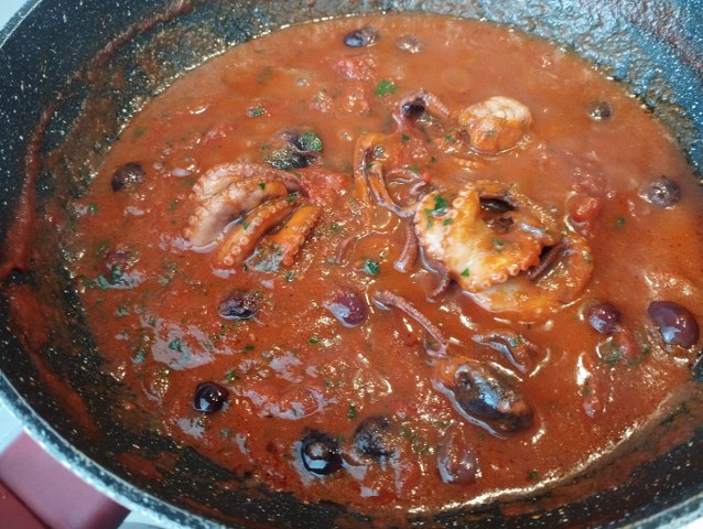 Moscardini alla luciana con polenta