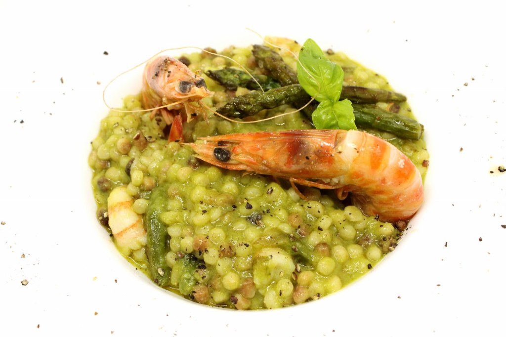 Fregola con asparagi e mazzancolle