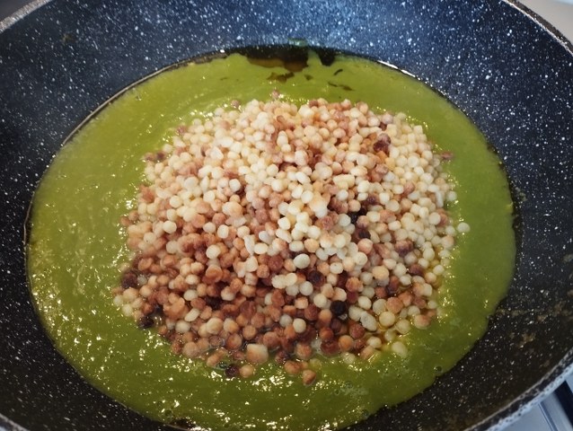 Fregola con asparagi e mazzancolle