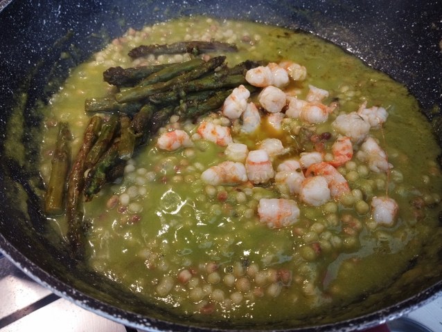 Fregola con asparagi e mazzancolle