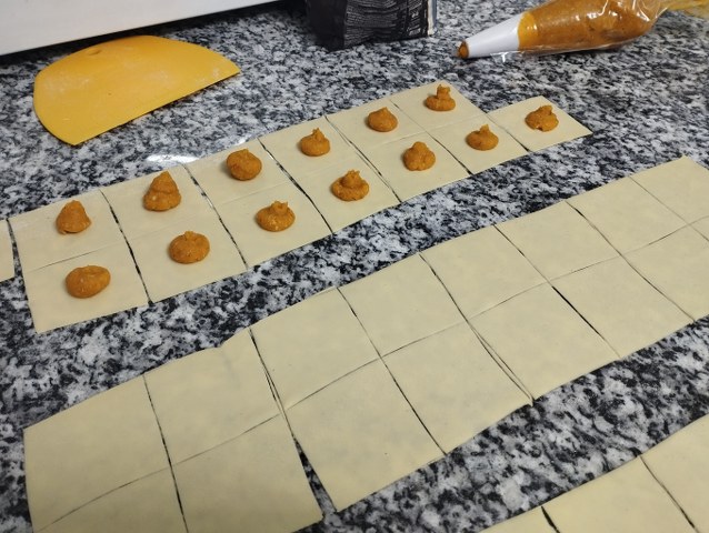 Tortelli zucca e amaretti con crema di caprino