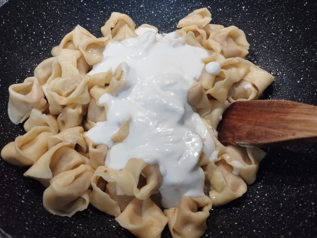 Tortelli zucca e amaretti con crema di caprino