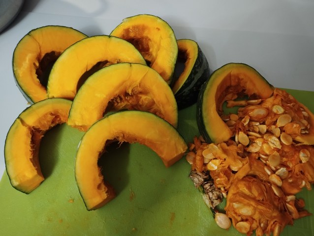 Tortelli zucca e amaretti con crema di caprino