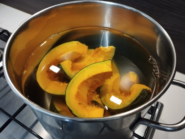 Tortelli zucca e amaretti con crema di caprino